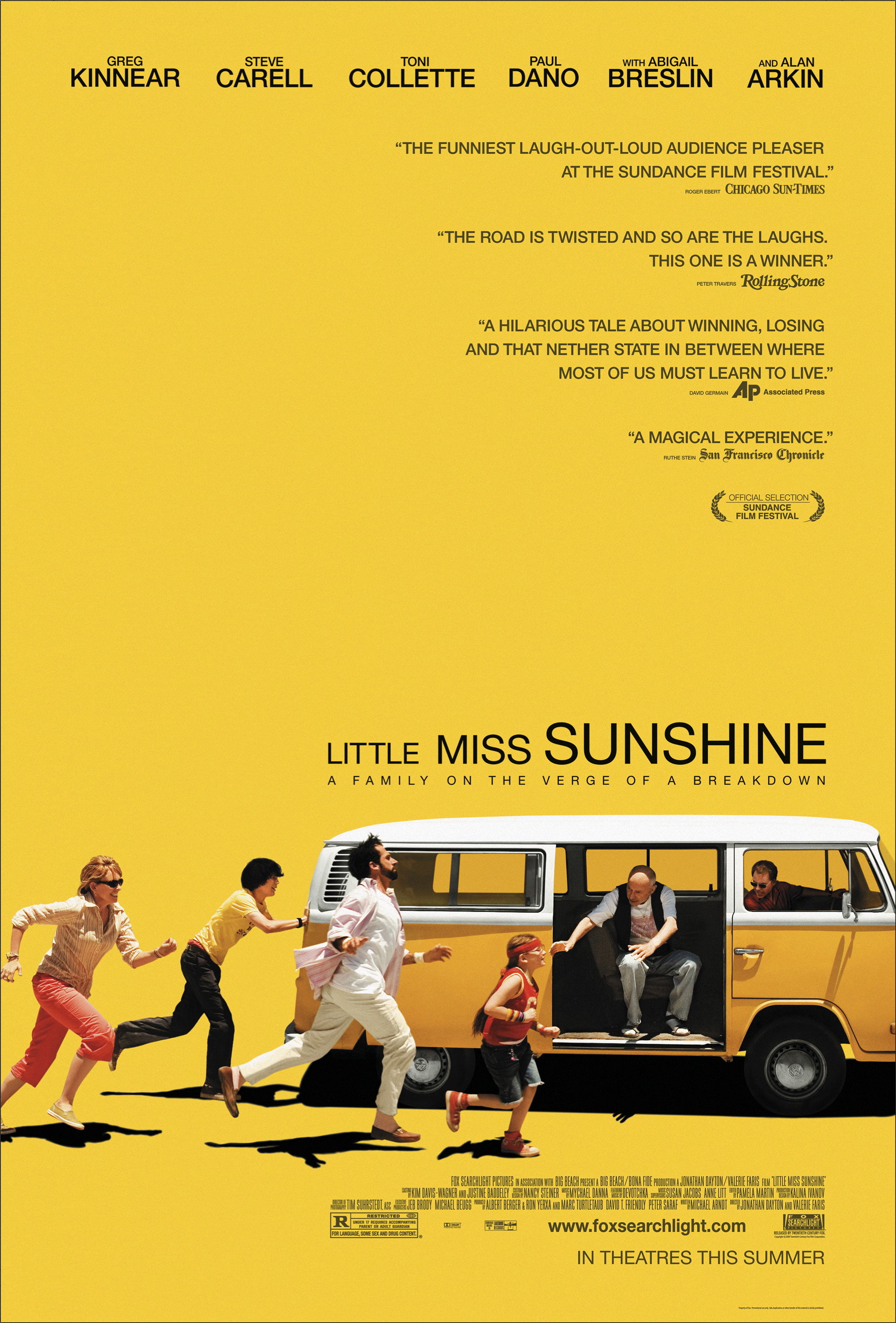 Little Miss Sunshine poster: the Hoover family running alongside their yellow Volkswagen bus.
